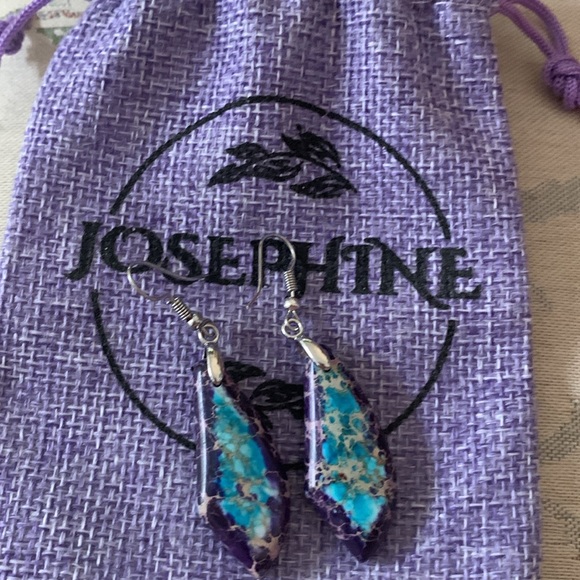 Josephine beautiful dangle stone  earrings - Picture 3 of 3
